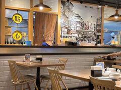 新光三越の鼎泰豊に涼筍沙拉（台湾タケノコ）がまだあったらいただきたいと行ったら9月28日まで改装中。

これ以上移動する気力もないので
新光三越内の賑わっていた檀島香港茶餐廳 (ホノルル コーヒーショップ)で夕飯をいただきました。