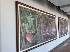 定刻より30分も早く到着。

オールインドネシアでVOAまでwebで登録できるのだけど、支払いが不安なので現地でVOAは取得します。
混んでなかったので待ち時間を含めて10分ほどでVOA完了。
パスポートを提示し、メールアドレスを入力し500,000ルピアの支払いを済ませます。
クレジットカード払いの場合は5%の手数料が加算。

のちのちメールアドレスにEVOAが送られてくるので、大事に保存しておきます。

自動化ゲートを通り入国。この時撮られた写真がEVOAに載せられます。

オールインドネシアで取得したQRコードを見せて税関はあっさり通過したもの、荷物が多かったせいか今回は荷物検査へ回されX線チェックされました。

その後はTelkomselで63Gのsimを450Kで購入。
忘れずに観光税も払いましたよ。
たっぷり遊ばせてもらうのだものこのくらいは払わないとね。何に使われるかは不明だけど。