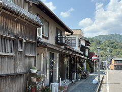 昼、やることを終えて、うだつの上がる町並みへ。
駐車場は、満車でしたが、少し離れた場所に余裕で停めれました。