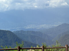 夕立神パノラマ公園
13:23　鳥倉林道ゲートより車で８分程のところにある、見晴らしの良い公園より車の無線機で、タクシー会社経由でランチ注文してくれました。