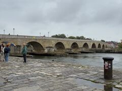 14:10
ドナウ河にかかる古い石橋！
ドイツ最古の橋だそうです。