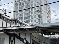 10:26 下諏訪に到着。
駅前に今話題のNidecのビルが見えます。下諏訪でオルゴール製造から創業した三協精機製作所が2003年に日本電産（当時）に買収され、現在はニデックインスツルメンツ（株）になっています。