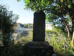 重忠公碑　畠山重忠は1205年この地で戦死しました。重忠公没後、750年を迎えた昭和30年地元と深谷市の有志により、この碑が建立された