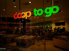 8:21 チューリッヒ空港駅着。
行きもお世話になったCOOPで朝食調達。