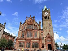 ｢ギルドホール(Guildhall)｣

教会みたいな外観だけど、ロンドンデリーの市庁舎。


