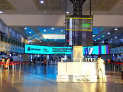 わずか数風の距離ですが、客引きがスゴイ！

国際線ターミナルへ移動