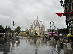 17時前にヴィンワンダーズに到着！まるでディ??ニーランドと聞いていましたが、確かに、思っていた以上に広大でテンションが上がります！
水族館は18時まで！急ぎますが、、結構奥の方にあります。