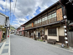 修験者さん達が着る白い衣装やホラ貝を売るお店や、
｢陀羅尼助丸(だらにすけがん)｣を売るお店が多い。
吉野のお薬だと思っていましたが、こちらが元祖なんですね。
