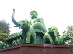 オールグリーンの大仏さまを拝顔し
　