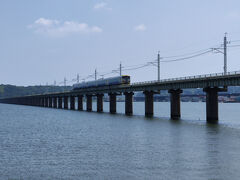 駅でレンタサイクルして鹿島線の北浦橋梁へ