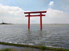 鹿島神宮一の鳥居。新日鉄住金の耐候性鋼材で作られています。ハイテク鳥居