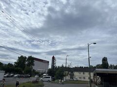 最終日です。
雲は多いですが、晴れ間も少し見えます。
本日は初の積丹方面のツアーに。
支笏湖ツアーと悩みましたが夫がこっちというので。

ツアーは25人程度だったと記憶しています。
バスガイドさんも丁寧な方でした。
昨日は添乗員さんでした。

バスを進めると余市に。
わたしはあまりお酒を飲まないのですが、ニッカウヰスキーの蒸留所です。ニッカは有名ですが、わたしは【余市】というウィスキーがなんだか記憶に残っています。
なかなか高価であまり出回ってないんですね。
蒸留所はすごく大きかったです。