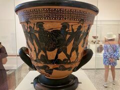 壺に描かれた重装歩兵。