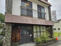 本日お世話になる｢Hostel Knot｣へチェックインします。

本日の修善寺温泉は私が手を出せないような宿泊費のホテルや旅館しか空きがなく、極めつけは｢あさば｣さんの1泊40万円でした(笑)。