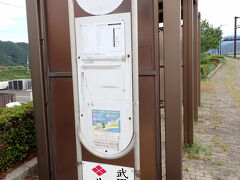 ちょうどよい時間のバスがあったので2バス停先の水沢典厩寺（みずさわてんきゅうじ）に向かいます。ここには武田信繁公のお墓があります。水沢典厩寺のバス停です。