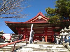 写真：善光寺大本願別院（城泉山 観音寺）

「善光寺大本願別院」である浄土宗の「城泉山 観音寺」には、本尊の"御恵観音菩薩"とあわせて「善光寺」（長野市元善町）の本尊である"一光三尊阿弥陀如来"とされる"善光寺三尊如来"の分身が祭られており、７年に一度の「善光寺」御開帳にあわせて「善光寺」と同様に"回向柱"が建立されています。