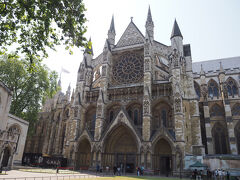 イギリスで最も神聖な場所の一つとされる寺院。ゴシック建築が見事。