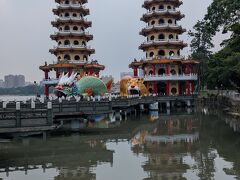 高雄の観光地というと最初に出てくる龍虎塔のある蓮池譚。
