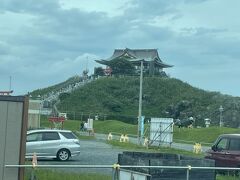鮫駅からは、蕪嶋神社前を通過して海岸線沿いを走る「うみねこ号バス」で種差海岸に向かいます。このバスはSuica利用可能でした。