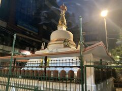 ダルマ・ダットゥ・ストゥーパ
街角の仏教寺院