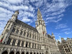 翌朝、グランプラスを散策…
気持ちいい、少し肌寒い朝でした。