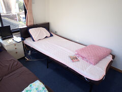 3本のダイビングを終えて、お宿にチェックイン
1泊素泊まり8,800円　
しまぽで9,000円支払い、200円現金でバックされました。
宿の方もお客さんもとてもフレンドリーで、本格的な
水中カメラを持っていた事もあり興味津々にいろいろ方
から話かけられたり、釣った魚を自慢げにクーラーをあけて
見せたりして頂きました。