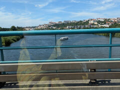 コインブラは車窓から少しだけ。サンタクララ橋と噴水が見れました。