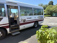 終点奈半利駅からは、バスで目的地へ
路線バスを想像してたら町内バスでした　笑

一応、行き先を運転手さんに伝えてあとで現金で支払うシステムでした！
ただ、両替ないのでなるべくお釣りないようにと言われますがバスも電車も現金だと小銭なくなる…
