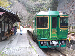 四国まんなか千年ものがたりと坪尻駅