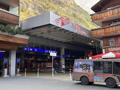 今日は絶好の快晴の予報！
ツェルマットは3日間は滞在しろって言うけど本当だねー
着いた日と出発する日だけ晴れたよー
そしてここはツェルマット駅ですが、ゴルナーグラート鉄道はもう少し奥にあるので注意です