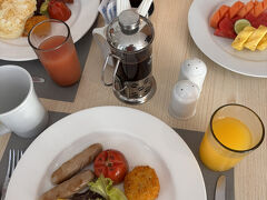 ◇4日目 快晴

「プリ ヒロミ ブティック レジデンス」は全12室。
レストランはありません。

朝食は前日にチェックしたシート通りの時間、内容で各部屋に運ばれてきます。
