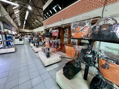 【パンダバスで水上マーケット＋メークロン市場観光（半日コース）】

明らかに、ツアーの方が効率も良いし、楽だしねぇ...と、今は思う...うん、うん...


写真：まあ、ここは取ってつけた様な場所で...