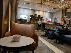 T2までの長い通路を歩いてエアーポルトガルにチェックイン
出発までT2にあるラウンジで朝食をいただきました