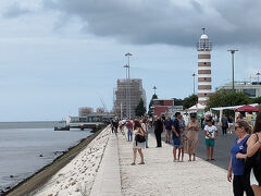 右の方を見ると「ベレンの塔」がありますが、工事中のようでした