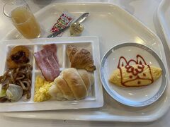 朝食では。オムレツにケチャップでぐんまちゃんを描いてくれました。

今日は新潟空港を目指してまたひたすら走るわけですが、