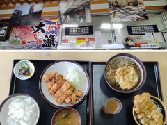 あなたの街から出発っていう謳い文句の時刻から１時間遅れでの出発。
（もうここでダメダメな気がする）

いろいろと昼食場所を考えていたのに全部パー。（あぁ、鶏ちゃん）
この時点で12：30過ぎ…。

「中央道原 PA」

山賊定食　900円　
かき揚げそば・ミニ山賊丼　960円