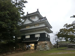 吉田城です。1496年築城。
小さめですね。
