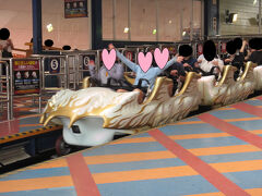 フジヤマ！フジヤマ！
とハイテンションなジェットコースター
腰を悪くして以来、私はあらゆる絶叫系が乗れなくなりましたので
アラフィフパパが頑張って１０～３０代ばかりのコースターに乗ります
もう４０代過ぎたら三半規管弱くなるからきついですよね