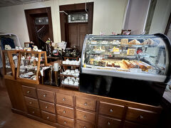 【Sriyan Tea Room（スリヤンティールーム）】

このカフェは、そのラーメン屋を更に北上した場所にあり、「100年近く前に建てられたと言われる（真偽は不明）旧家」を利用し営業していると聞いた。