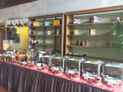 【プタニ Petani＠Alaya Resort Ubud】

折角の朝食だったが、部屋番号を何度も確認に来た。
3度目にはタブレットを持ってきて確認する始末。
あまりにも失礼だったので、マネージャーを呼んでもらった。