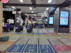 18:47　西鉄久留米駅へ到着。
次はバスです。