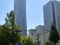 
９月半ばですが、今日も日差しが強いです。長い残暑になんだか飽きて来ました。
きょうは、ちょっとゴージャスなランチで暑さを忘れようと思います。

