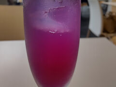 お昼は美術館内のレストラン　アレイで
ゴッホと旅するスペシャルコースは量が多いので、ワンプレートランチにしました
これはノンアルコールカクテルのアザミの花
