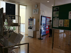 駅に戻り、せっかくだから、駅に隣接する道の駅「ゆ～さ浅虫」の日帰り温泉へ
大人360円の激安
眺めも良いし、熱めの湯が心地よい