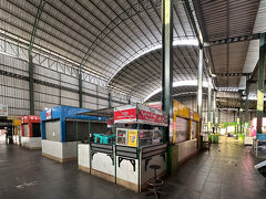 また昼寝とかダラダラして
15時頃起きだし街歩きしようと
Grab呼んでマーケットに来てみたが
やってないーーー(￣□￣lll)