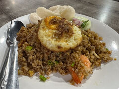 再度Grab呼んで
気になったお店で軽めの夕食

無難にガパオ