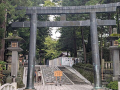 約1.1ｋｍで諏訪大社下社秋宮に到着です。