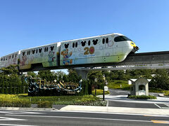 千葉・舞浜『Tokyo DisneySea Fantasy Springs Hotel』

2024年6月6日にオープンしたパーク一体型のディズニーホテル
『東京ディズニーシー・ファンタジースプリングスホテル』の
ホテルサインの写真。

東京ディズニーシーの「魔法の泉が導くディズニーファンタジーの世界」
をテーマとしたファンタジーあふれる8番目のテーマポート
「ファンタジースプリングス」に面しています。

ちょうど目の前を走行中のディズニーリゾートラインとパチリ ( -_[◎]o
ダッフィー＆フレンズ20周年を記念したラッピングモノレールの
「ダッフィー＆フレンズ・カラフルハピネス・ライナー」
（2025年4月8日～2026年3月19日まで運行予定）でした。

https://www.tokyodisneyresort.jp/special/fantasysprings/hotel/

<『東京ディズニーシー』2024年ディズニー・クリスマス ①
新エリア「ファンタジースプリングス」の入場方法＆ディズニー・
プレミアアクセス（DPA）課金して人気のアトラクション
【ラプンツェルのランタンフェスティバル】>

https://4travel.jp/travelogue/11943619

<『東京ディズニーシー』2024年ディズニー・クリスマス ②
新エリア「ファンタジースプリングス」無料のスタンバイパスで
アナ雪のアトラクション【アナとエルサのフローズンジャーニー】>

https://4travel.jp/travelogue/11944050

<『東京ディズニーシー』2024年ディズニー・クリスマス ③
『東京ディズニーシー・ファンタジースプリングスホテル』
【ピーターパンのネバーランドアドベンチャー】【フェアリー・
ティンカーベルのビジーバギー】ショー「ディズニー・クリスマス・
グリーティング」でダッフィー＆メイちゃんをパチリ♪お土産>

https://4travel.jp/travelogue/11944538

<『東京ディズニーシー』2024年ディズニー・クリスマス ④
ステージショー「ジャンボリミッキー！レッツ・ダンス！」
食事付有料席でダッフィー＆フレンズショーを鑑賞！レストラン
【ケープコッド・クックオフ（ショーダイニングエリア）】
「ビリーヴ！～シー・オブ・ドリームス～」Xmas限定グッズ＆
お菓子>

https://4travel.jp/travelogue/11945359