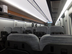 津を出たら次は鶴橋。そして大阪上本町、大阪難波。新幹線に比べると時間はかかりますが、この空間のおかげであっという間。