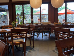 ホテルに戻り、夕飯はナシウドゥが食べたくてカフェバトゥジンバールへ。